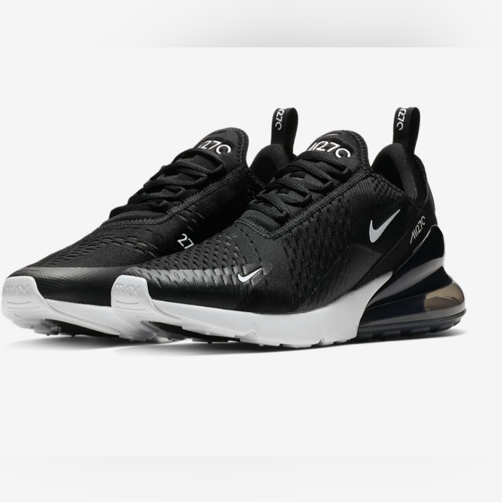 Used Nike Air Max size 6 in black  original price 160$